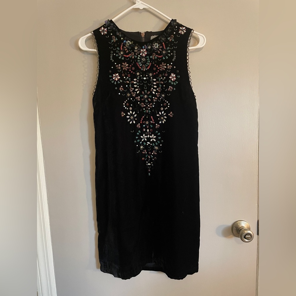 Ecote Jasmina Black Velvet Embellished Mini Shift Dress